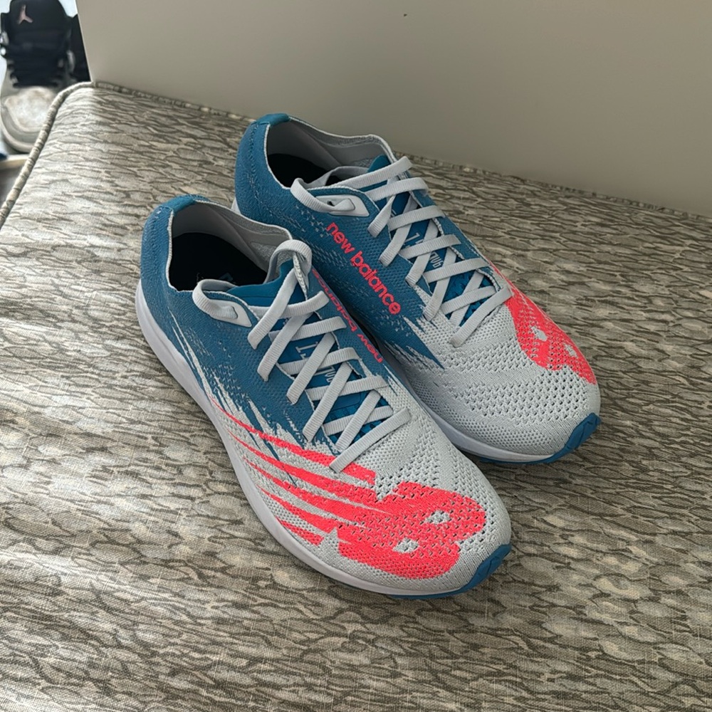 New Balance running shoes 1500 v6
